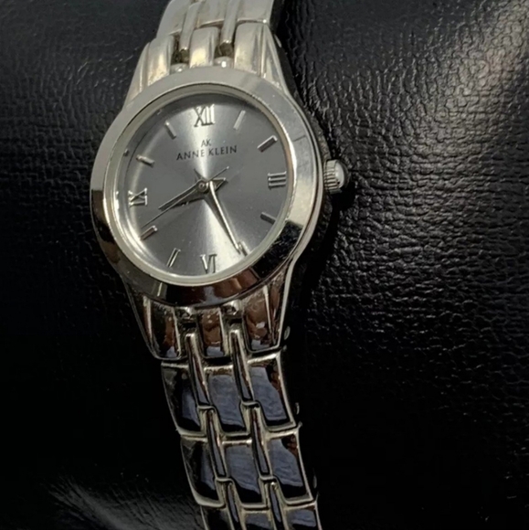 Anne Klein Women's Stainless Steel Silver Dial Quartz Watch! - Picture 2 of 5